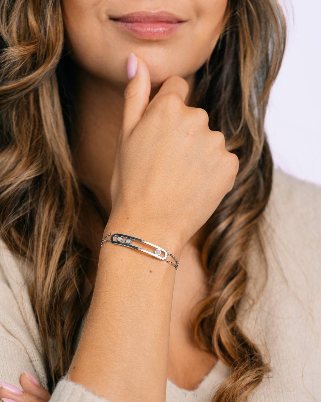 Bracelet et boucles d'oreilles avec pierre de sélénite blanche